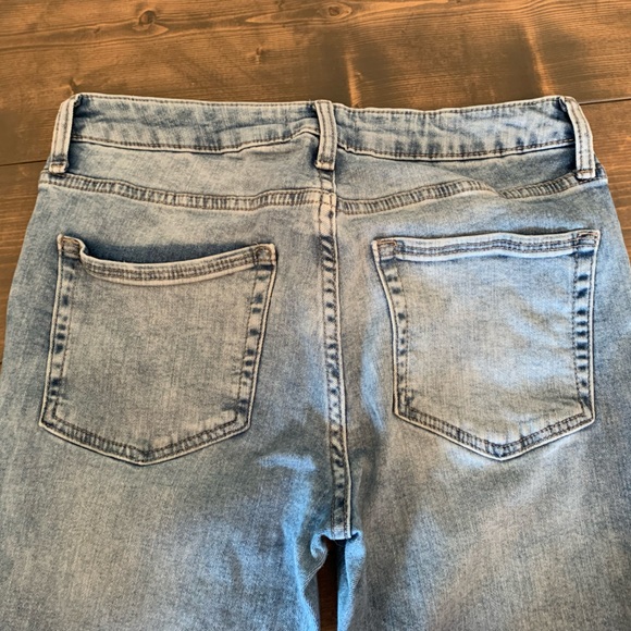 Forever 21 cropped weathered jeans with flared bottoms. Stretch material. Comfy - Picture 12 of 12